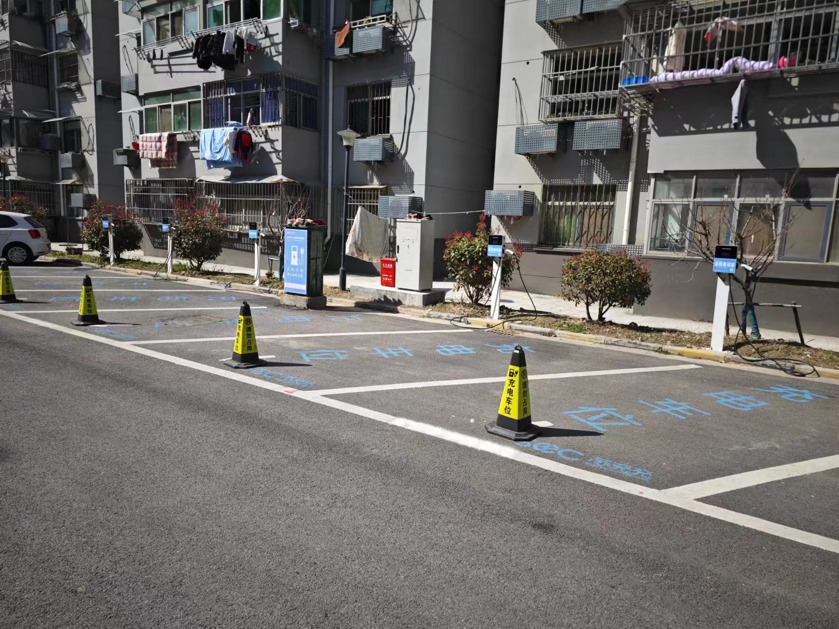 深圳青源新能源电动汽车充电桩厂家合作客户案例：小区新能源充电桩合作案例